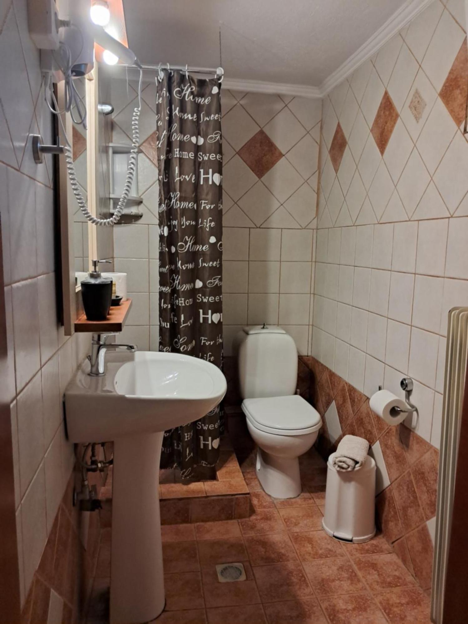 Erodios Guesthouse Káto Loutrákion Exteriér fotografie